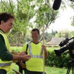 Les Chevaliers du Fiel annoncent un téléfilm inédit sur TF1, mettant en scène des employés municipaux en tournée humoristique à travers la France
