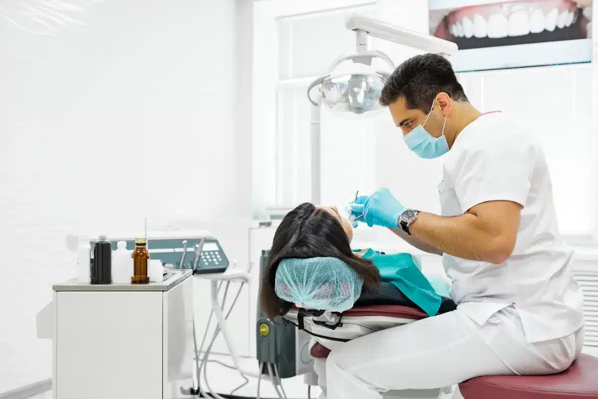 Les dentistes contestent le décret sur le remboursement des soins devant le Conseil d'État, une mauvaise nouvelle pour les patients.