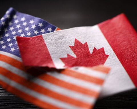 Les États-Unis imposent des droits de douane de 50 % sur les importations canadiennes après l'échec des négociations