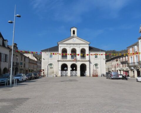Les forains bloquent Nay alors que la mairie annule les fêtes en raison d'un conflit sur l'emplacement