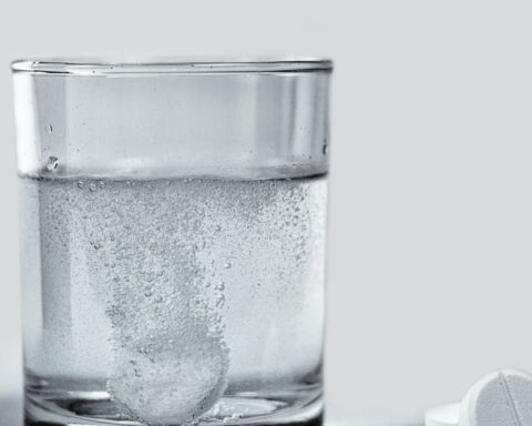 Les médicaments effervescents se dissolvent-ils plus rapidement que les comprimés classiques ?