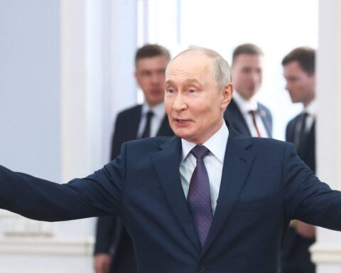 Les services de sécurité renforcent leur emprise sur le pouvoir en Russie, Poutine face à des menaces croissantes