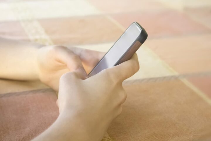 L'Italie envisage de sanctionner les piétons distraits par leur smartphone.