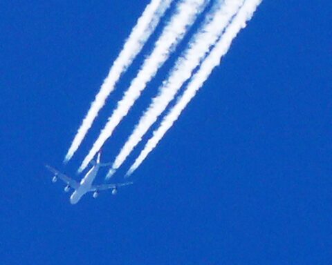 Londres et Google s'associent pour réduire l'impact climatique des traînées de condensation des avions