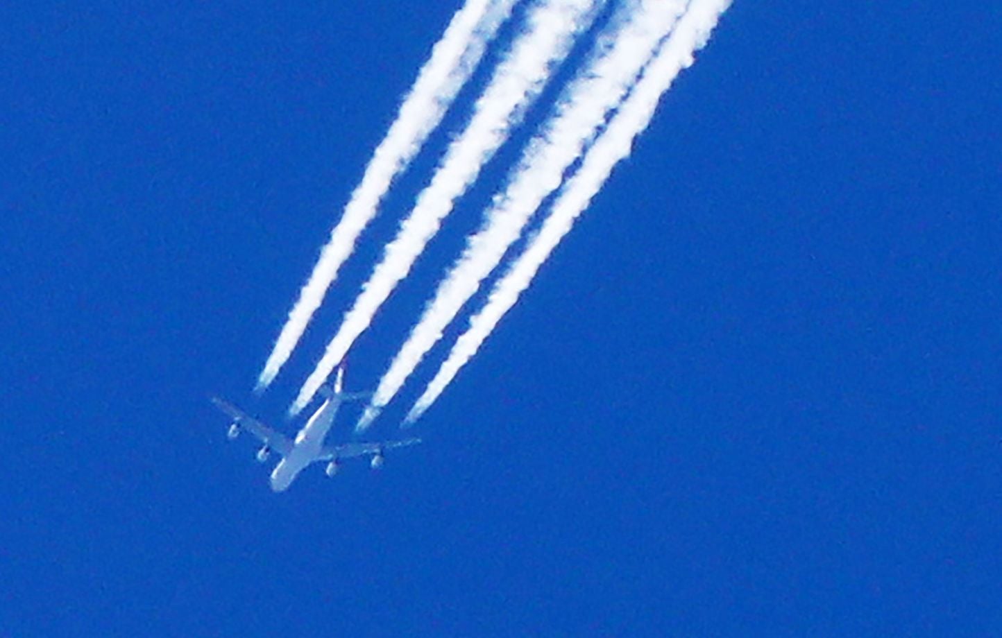 Londres et Google s'associent pour réduire l'impact climatique des traînées de condensation des avions