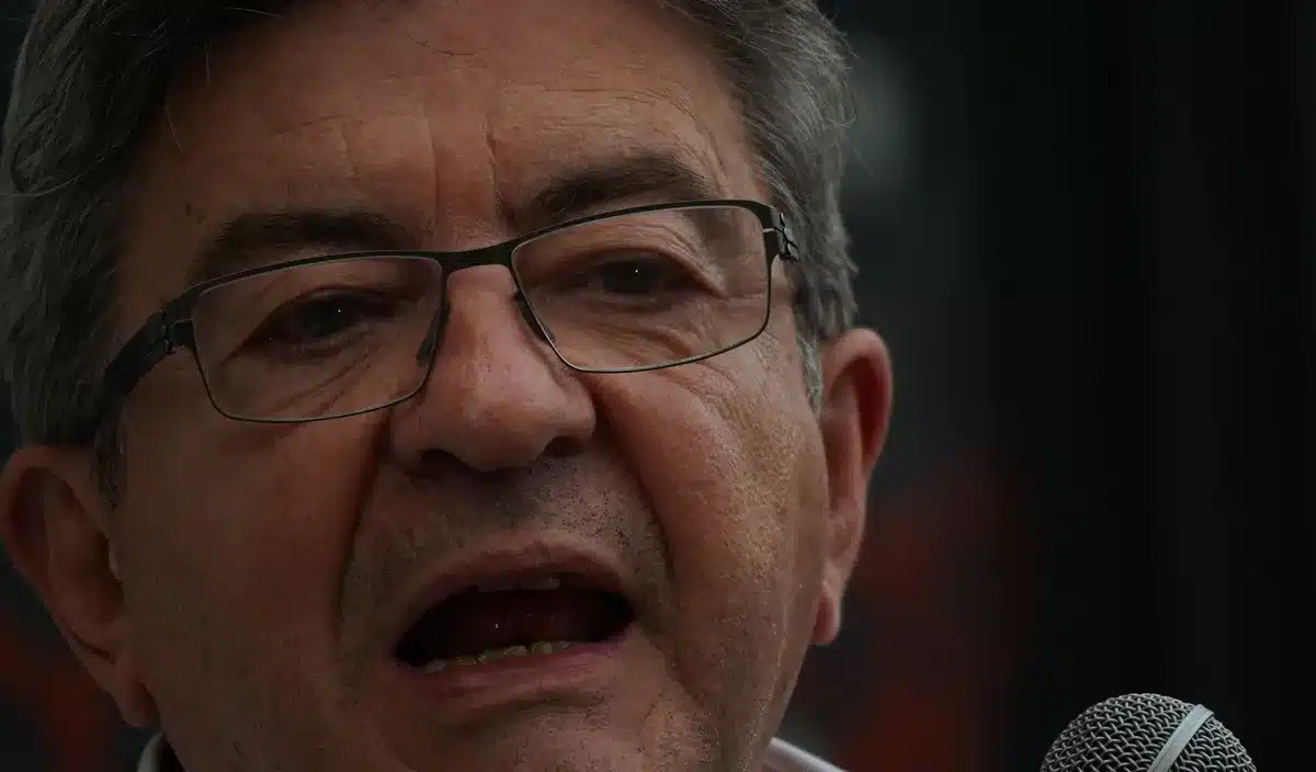 Mélenchon déclare que 2027 est « possible » : les raisons de son pari sur un monde qu'il qualifie « d'en train de prendre fin »