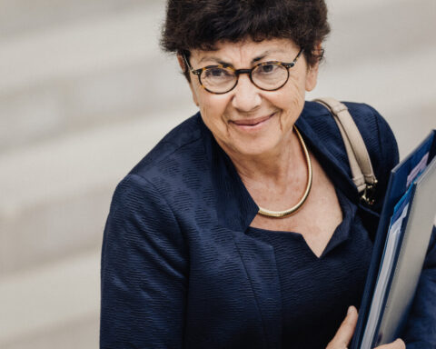 Monique Barbut propose de financer l’adaptation au changement climatique avec l’épargne des Français