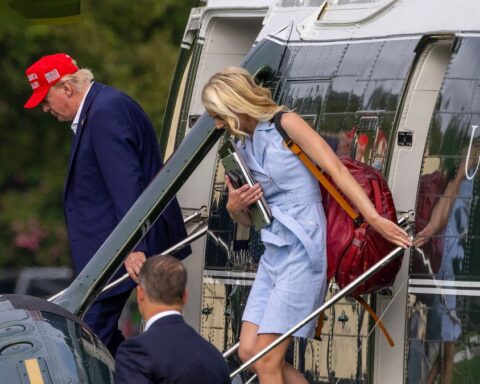 Natalie Harp, conseillère de Trump, intrigue Washington en tant qu'imprimante humaine