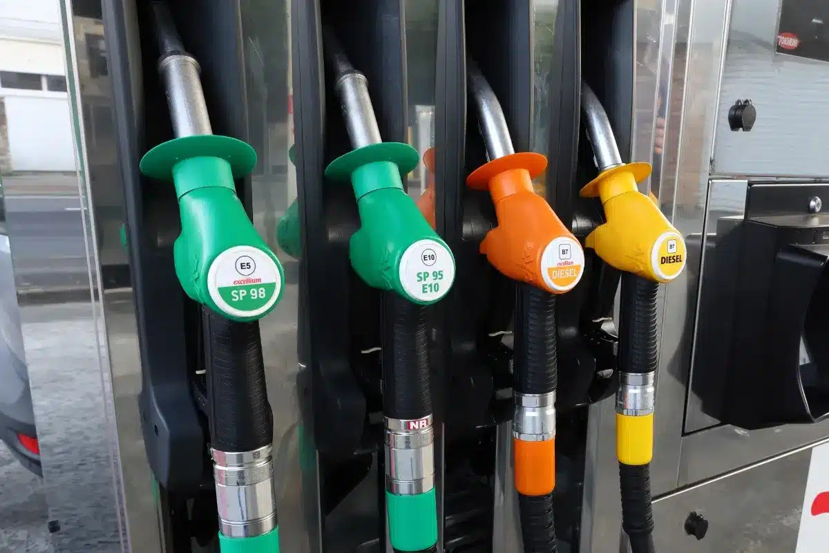 "Nouvelle inscription sur les pompes à essence : 'Contient des additifs métalliques'"