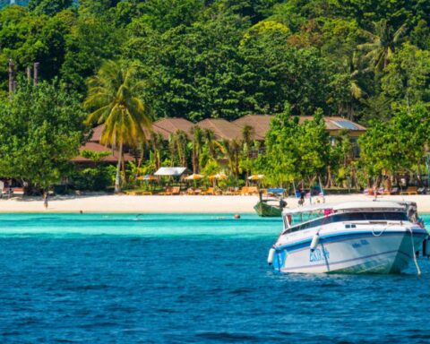 Onze jeunes Français arrêtés en Thaïlande pour possession de cannabis dans des valises en croyant transporter des téléphones