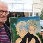 Paris : les fans de Céline Dion compréhensifs malgré son absence devant le Royal Monceau