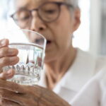 Parkinson : le côté du corps affecté au début prédit les troubles cérébraux futurs