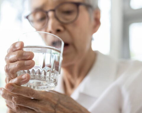 Parkinson : le côté du corps affecté au début prédit les troubles cérébraux futurs