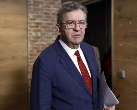 Présidentielle 2027 : Raphaël Glucksmann annonce sa candidature lors du journal télévisé de TF1