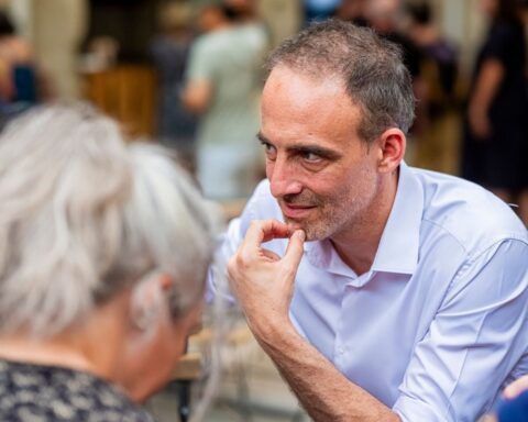Présidentielle 2027 : Raphaël Glucksmann dépose plainte contre ingérence russe et désinformation