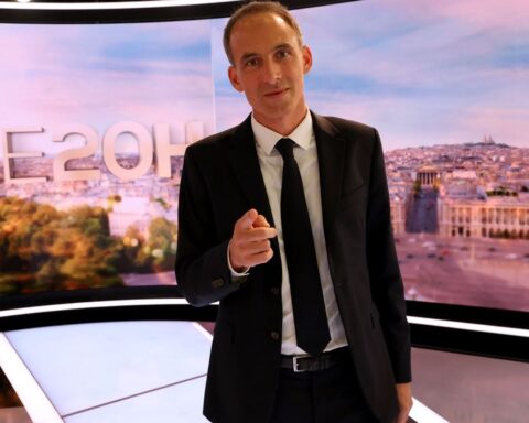 Présidentielle 2027 : Raphaël Glucksmann face à un défi décisif lors de la primaire du PS