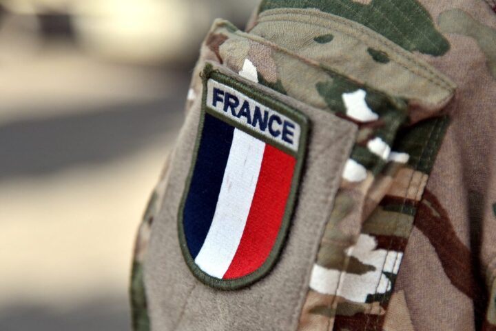 Procédure disciplinaire contre des soldats français ayant posé avec un drapeau rhodésien