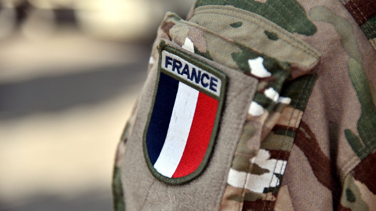 Procédure disciplinaire contre des soldats français ayant posé avec un drapeau rhodésien