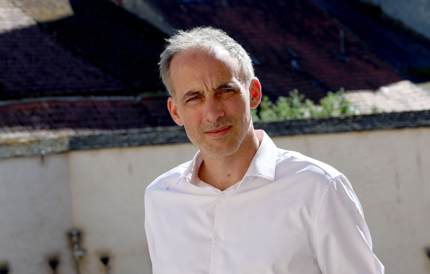 Raphaël Glucksmann accuse les services russes de tenter de déstabiliser l'élection présidentielle de 2027