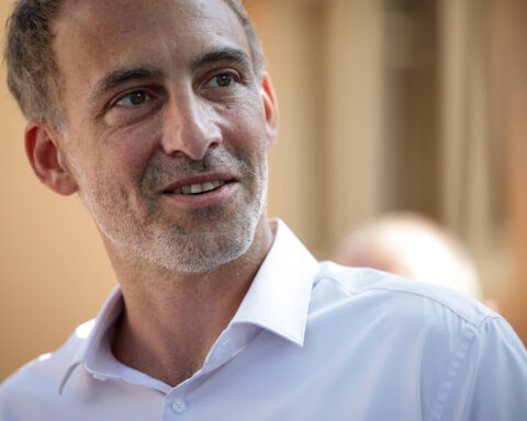 Raphaël Glucksmann annonce sa candidature à la présidentielle de 2027 sur TF1