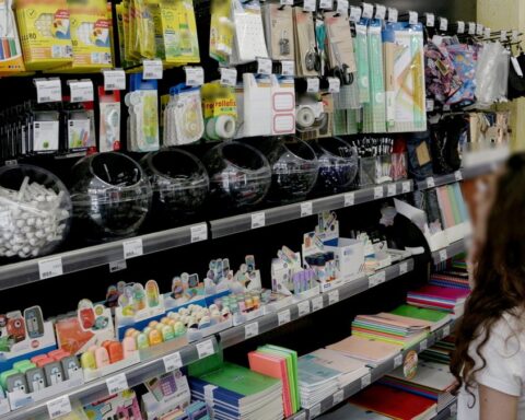Rentrée scolaire 2026 : la hausse des coûts des fournitures scolaires atteint 104,35 € selon Familles de France