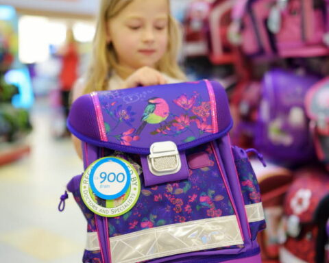 Rentrée scolaire : quel sac choisir pour préserver la santé du dos de votre enfant ?