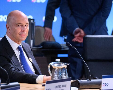 Réunion au G20 : le secrétaire au Trésor américain discute du plan de paix de Trump avec son homologue russe