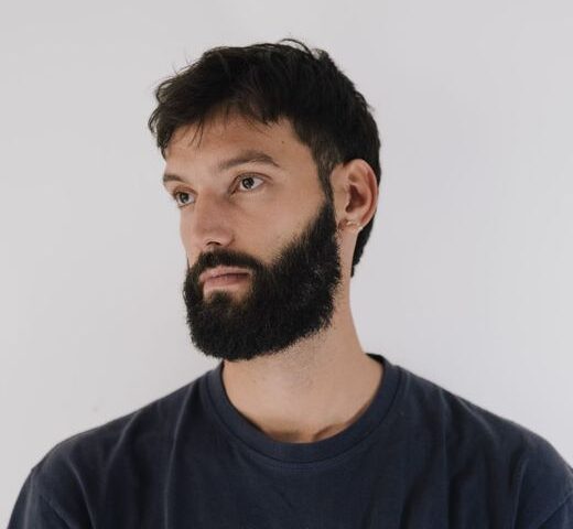 Robin Tutenges, ancien moine devenu photoreporter de guerre, reçoit le Prix Camille Lepage à Perpignan