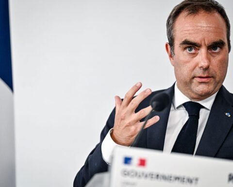 Sébastien Lecornu à Mayotte pour relancer la reconstruction un an et demi après le cyclone Chido