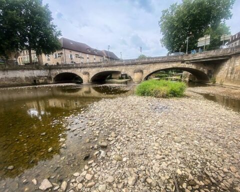 Sécheresse extrême à Figeac : mesures d'urgence en préparation pour éviter une crise d'eau potable