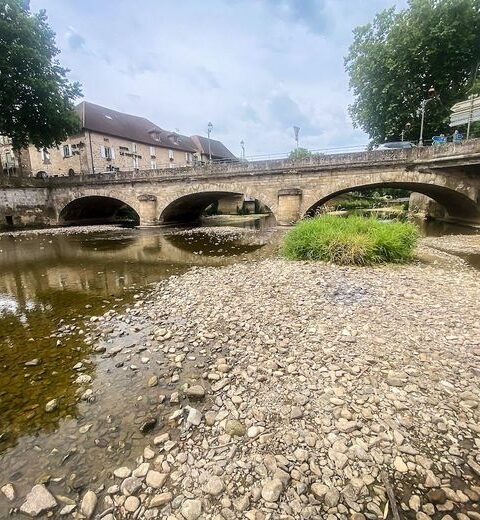 Sécheresse extrême à Figeac : mesures d'urgence en préparation pour éviter une crise d'eau potable