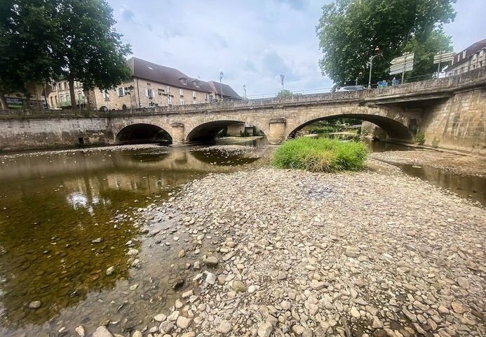 Sécheresse extrême à Figeac : mesures d'urgence en préparation pour éviter une crise d'eau potable