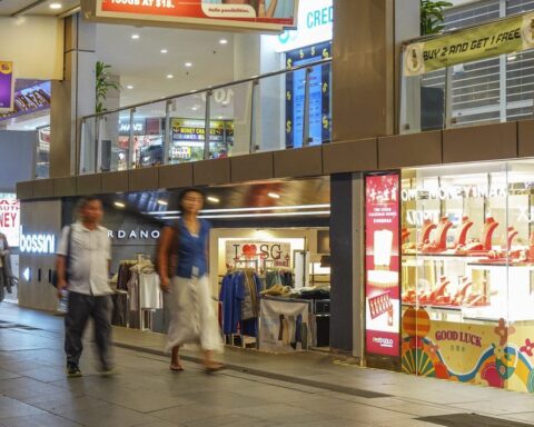 Singapour annonce une aide de 70 000 dollars singapouriens par enfant pour stimuler la natalité