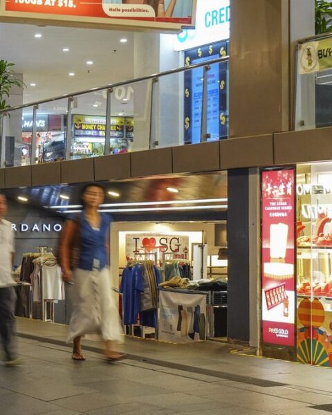 Singapour annonce une aide de 70 000 dollars singapouriens par enfant pour stimuler la natalité