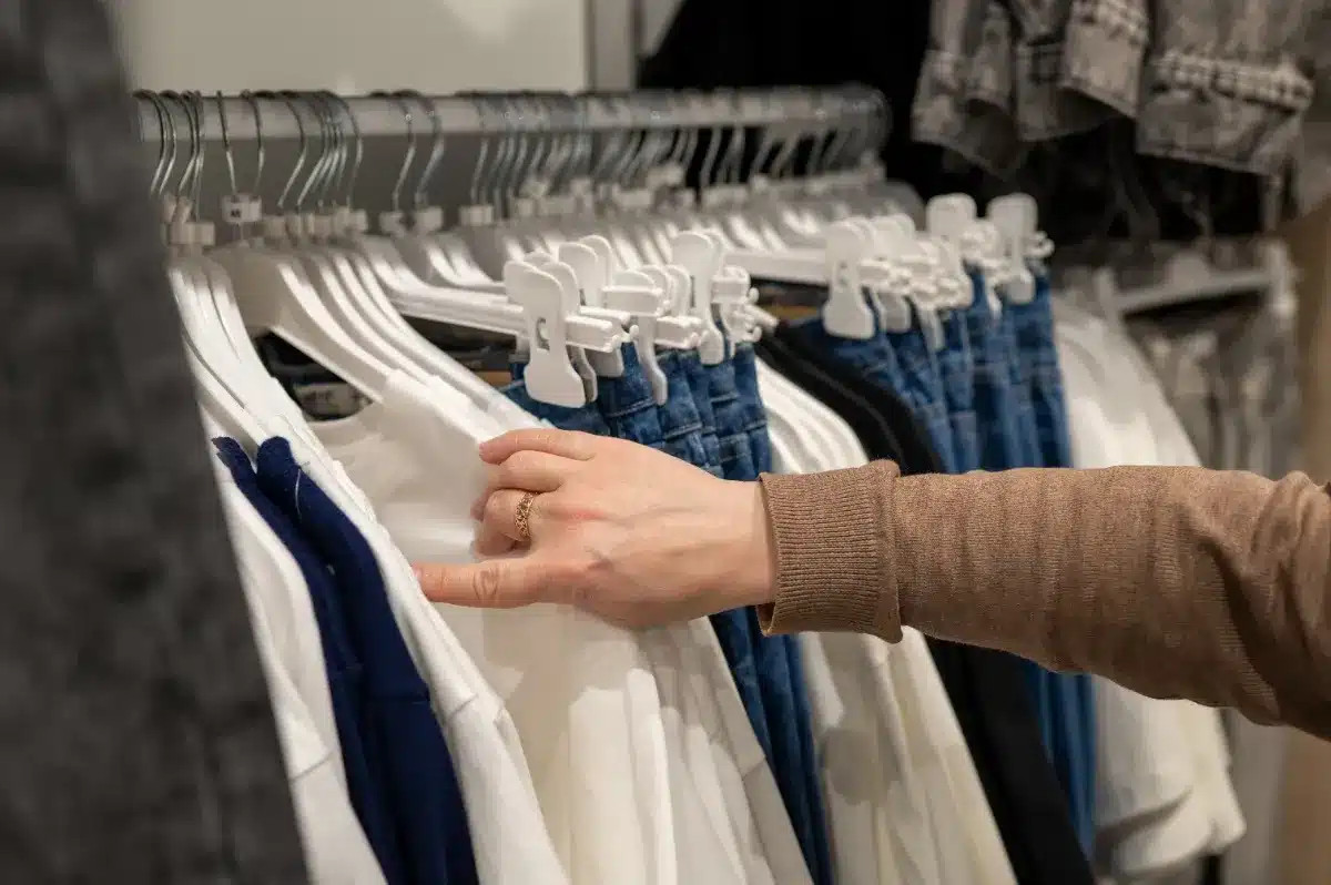 Taxe sur la mode éphémère : quel sera le coût supplémentaire pour vous ?
