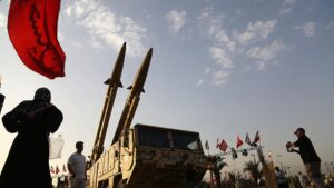 Trump suspend les attaques contre l'Iran à la demande de Téhéran, mais les tensions persistent