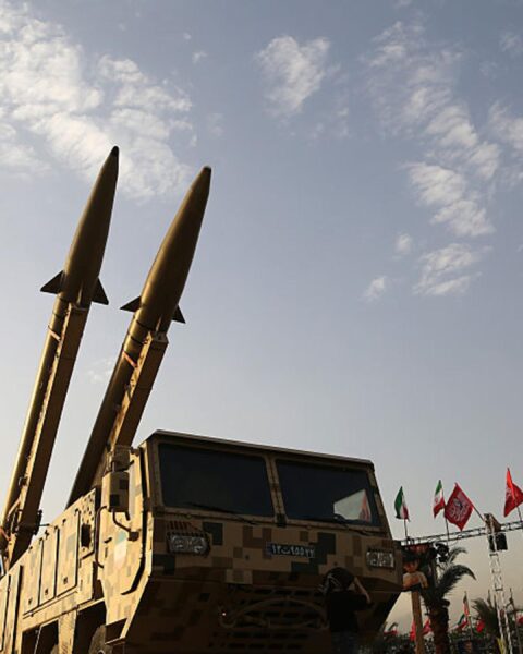 Trump suspend les attaques contre l'Iran à la demande de Téhéran, mais les tensions persistent