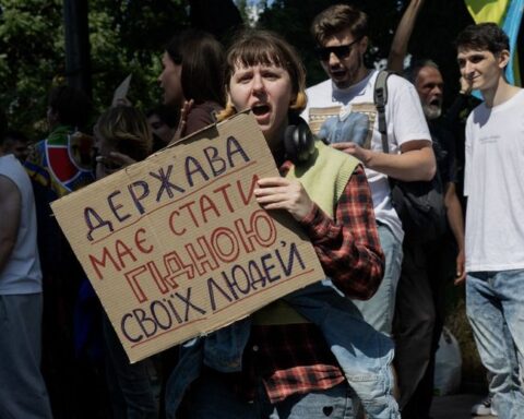 Ukraine : l'ex-ministre Mykhaïlo Fedorov appelle à des élections en pleine loi martiale