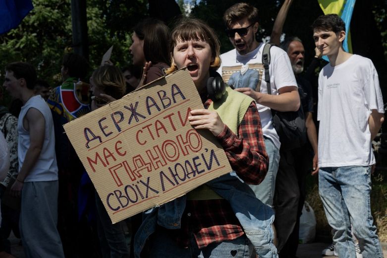 Ukraine : l'ex-ministre Mykhaïlo Fedorov appelle à des élections en pleine loi martiale