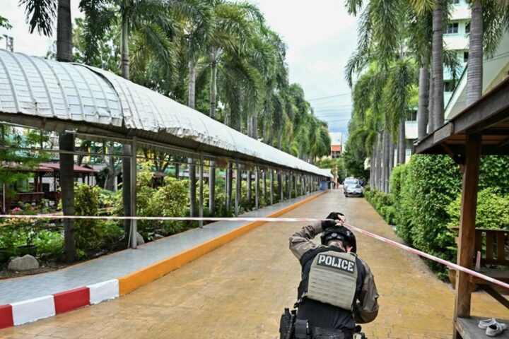Un adolescent armé tue huit personnes, dont six dans un lycée près de Bangkok
