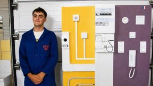 Un apprenti albigeois de 17 ans remporte la médaille d'or nationale en électricité