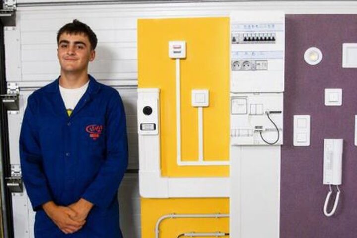 Un apprenti albigeois de 17 ans remporte la médaille d'or nationale en électricité