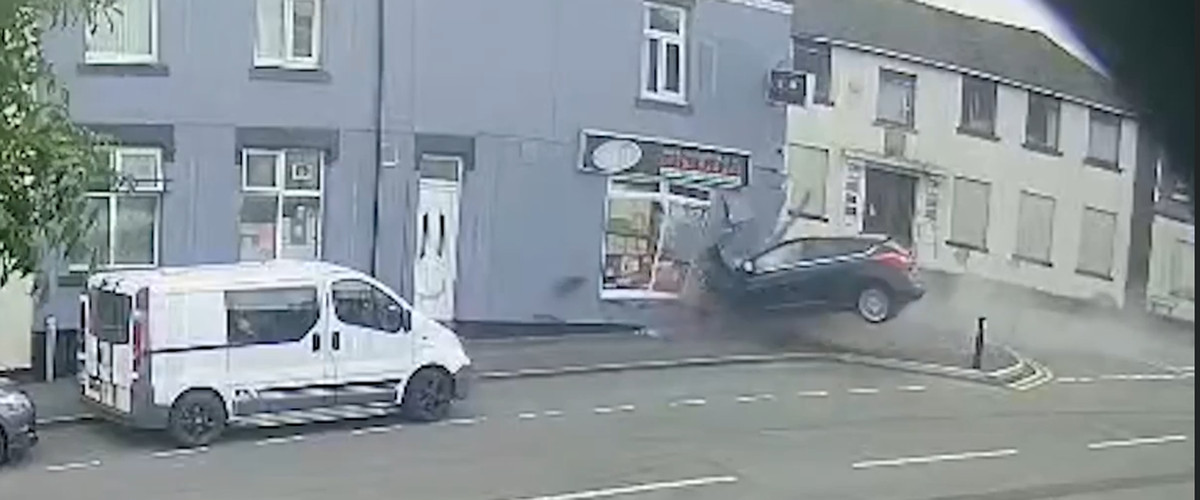 Un automobiliste condamné à deux ans de prison après avoir percuté un restaurant en Angleterre