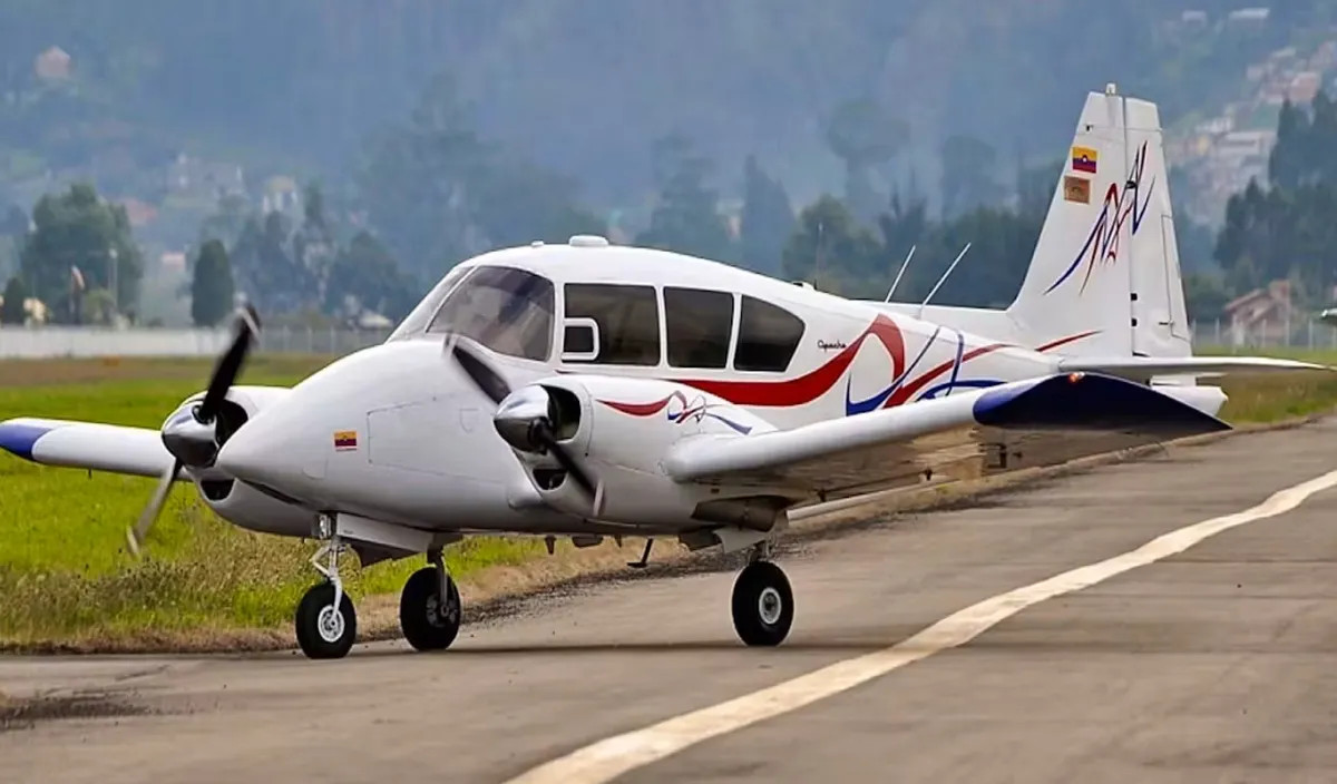 Un avion abandonné à Séville est à vendre pour le prix de deux cafés : les curieux se pressent, mais l'escroquerie derrière l'offre reste un mystère.