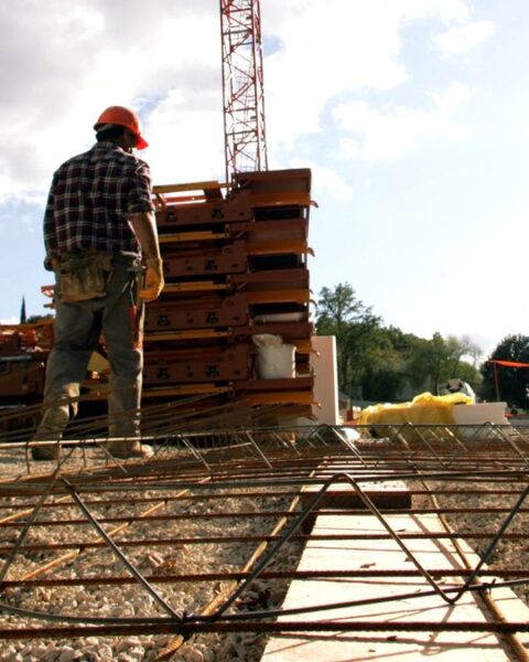 Un chef de chantier licencié pour alcool au travail obtient gain de cause contre son employeur