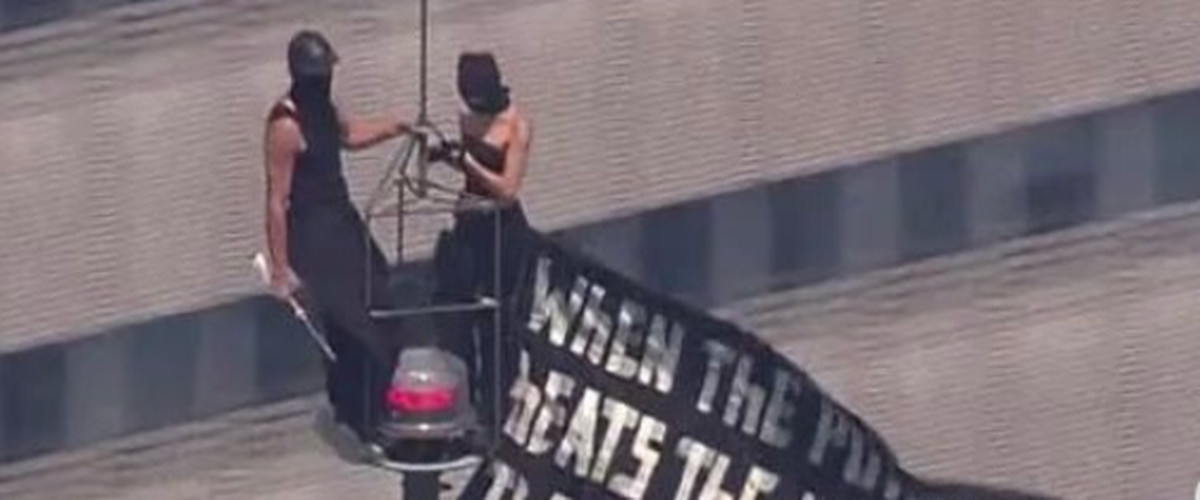 Un couple de grimpeurs russes jugé à New York après leur ascension de l'Empire State Building