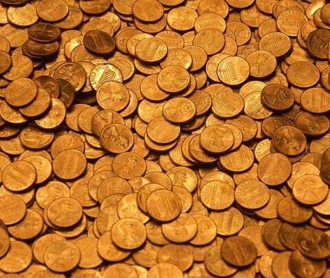Un couple découvre un trésor de pièces anciennes lors de travaux de rénovation en Angleterre