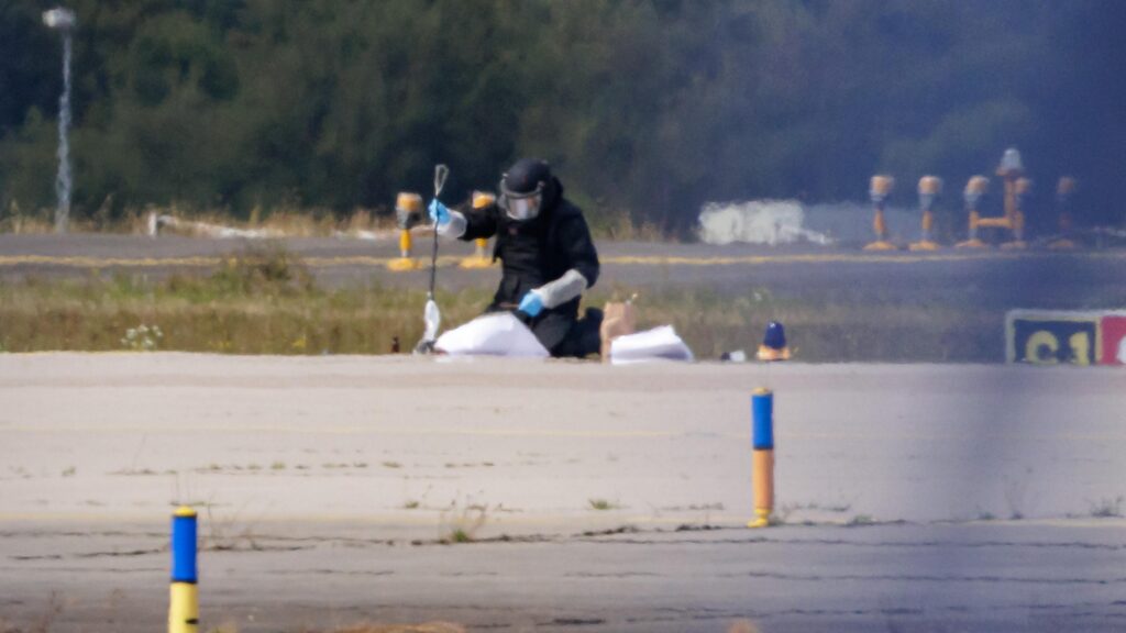 Un drone explosif découvert près de la piste d'un aéroport allemand, enquête en cours