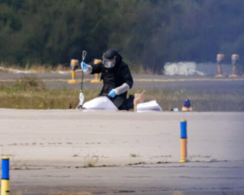 Un drone explosif découvert près de la piste d'un aéroport allemand, enquête en cours
