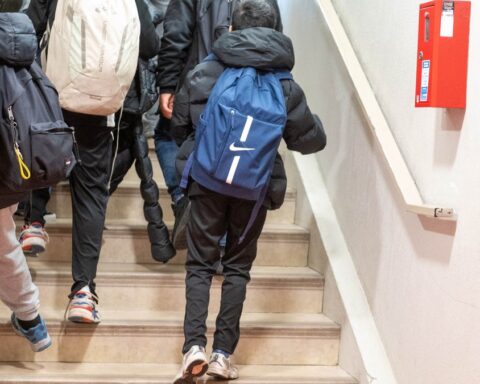 Un élève exclu du collège en été après des critiques de sa mère sur l'enseignement